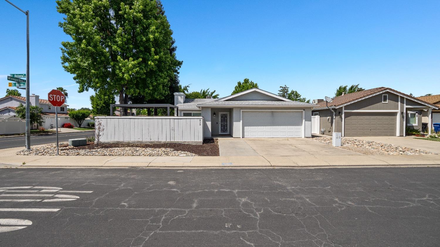 Detail Gallery Image 4 of 52 For 813 St Helena Pl, Modesto,  CA 95356 - 2 Beds | 2 Baths