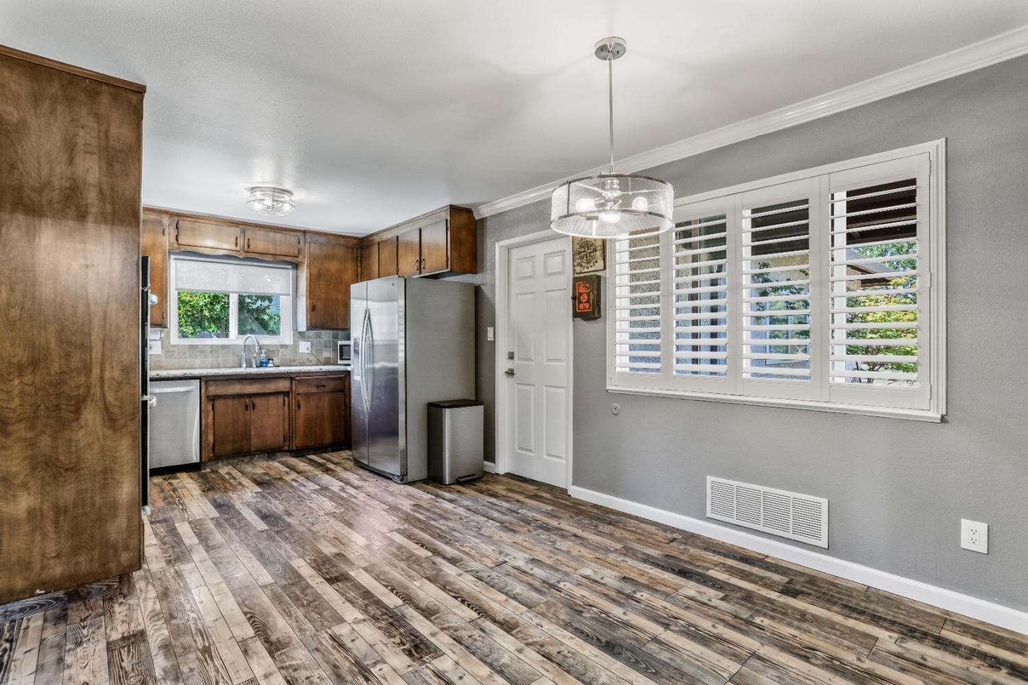Detail Gallery Image 7 of 34 For 1304 Nelda Way, Modesto,  CA 95355 - 3 Beds | 2 Baths