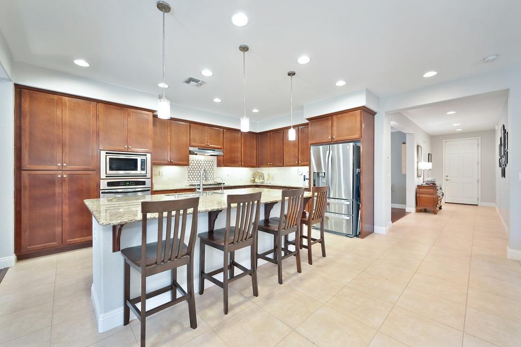 Detail Gallery Image 10 of 44 For 2425 Rockrose Cir, Roseville,  CA 95747 - 4 Beds | 3 Baths