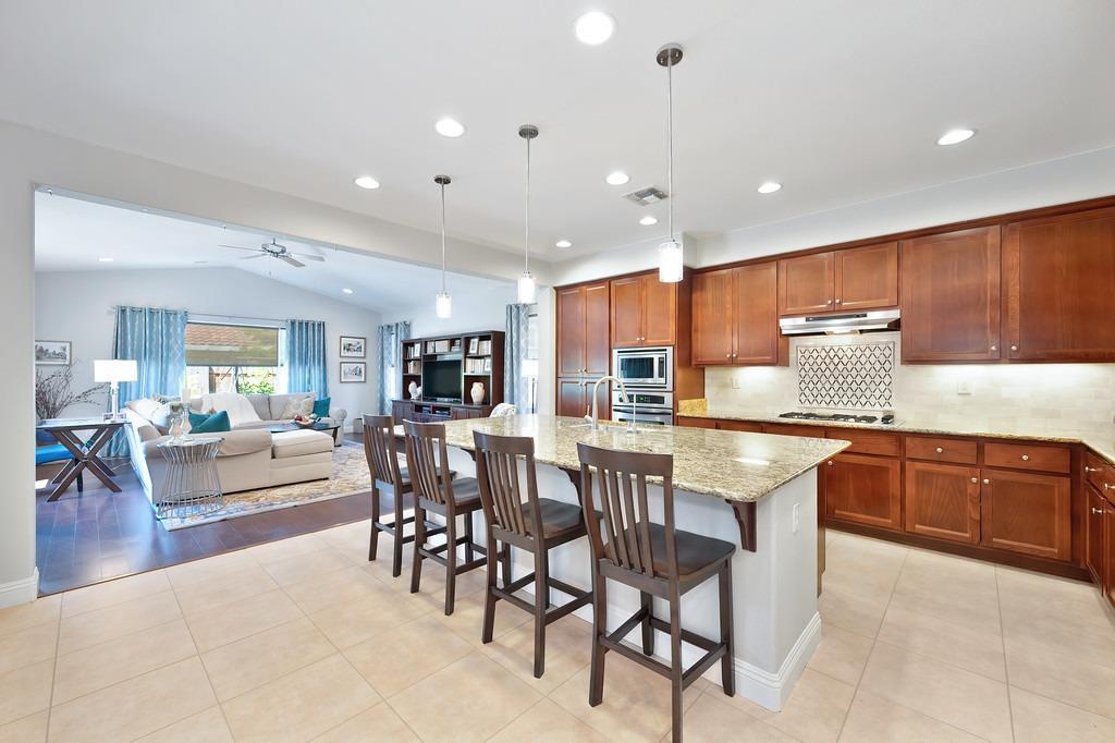 Detail Gallery Image 11 of 44 For 2425 Rockrose Cir, Roseville,  CA 95747 - 4 Beds | 3 Baths
