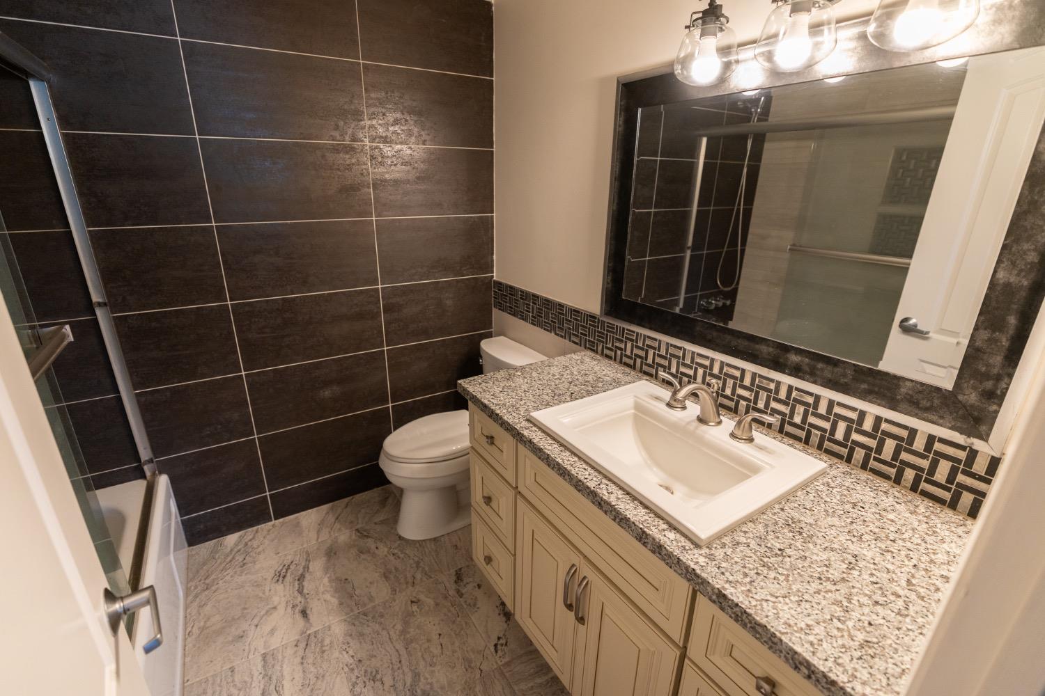Detail Gallery Image 15 of 19 For 2200 El Cejo Cir, Rancho Cordova,  CA 95670 - 5 Beds | 2/1 Baths