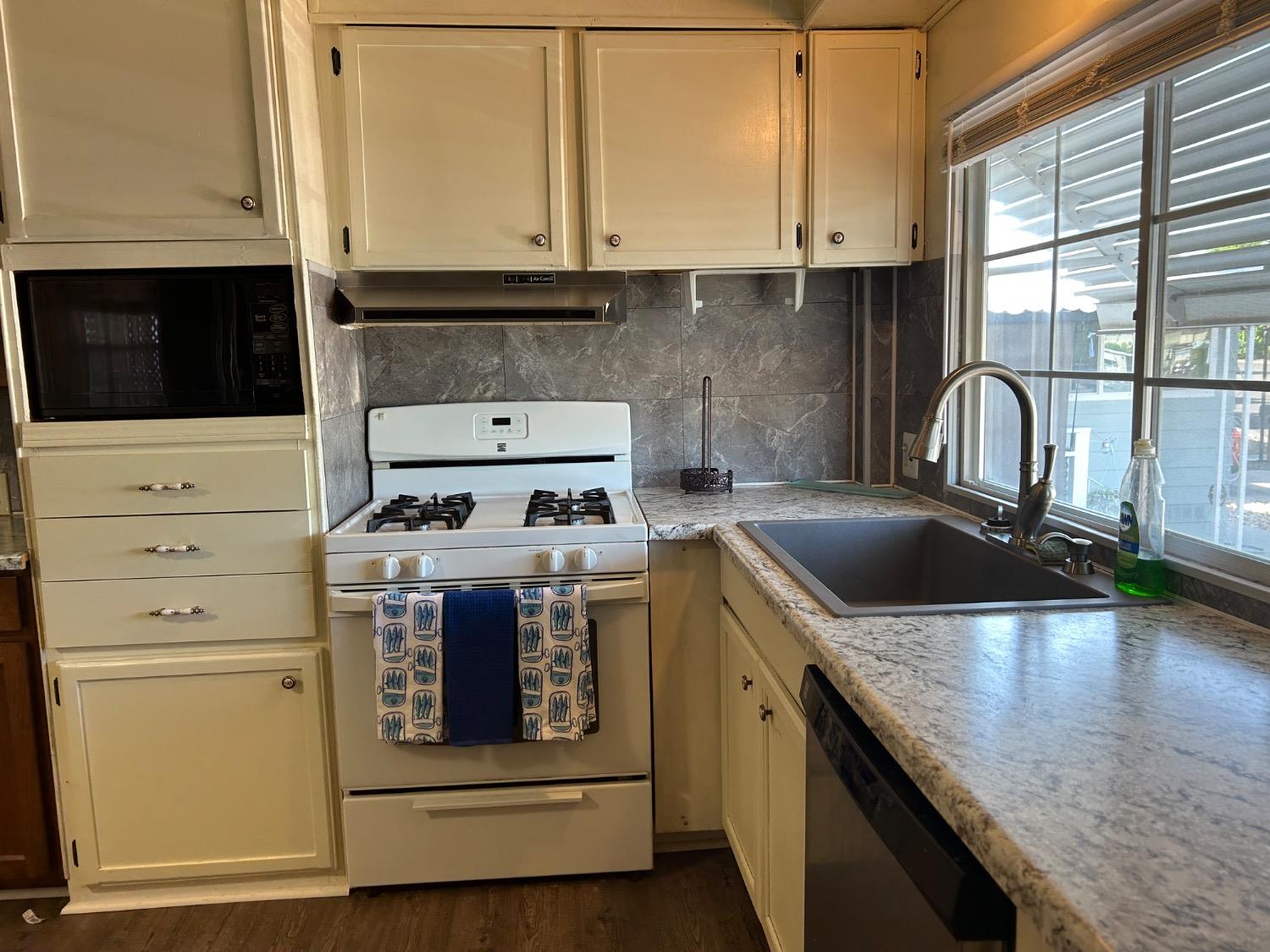 Detail Gallery Image 16 of 27 For 96 Wilderness Rd, Rancho Cordova,  CA 95670 - 2 Beds | 1 Baths