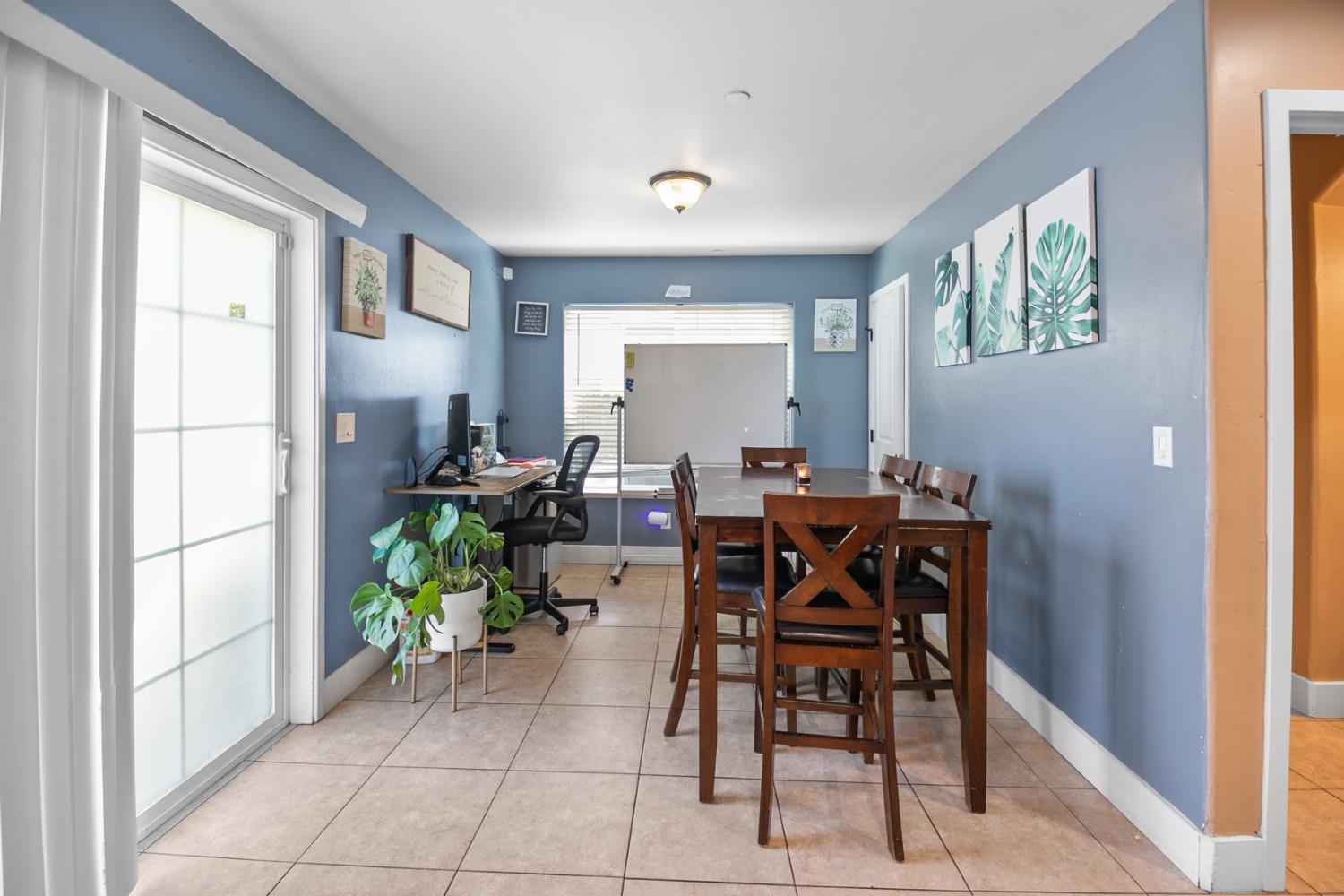 Detail Gallery Image 10 of 30 For 3879 8th Ave, Sacramento,  CA 95817 - 3 Beds | 2/1 Baths