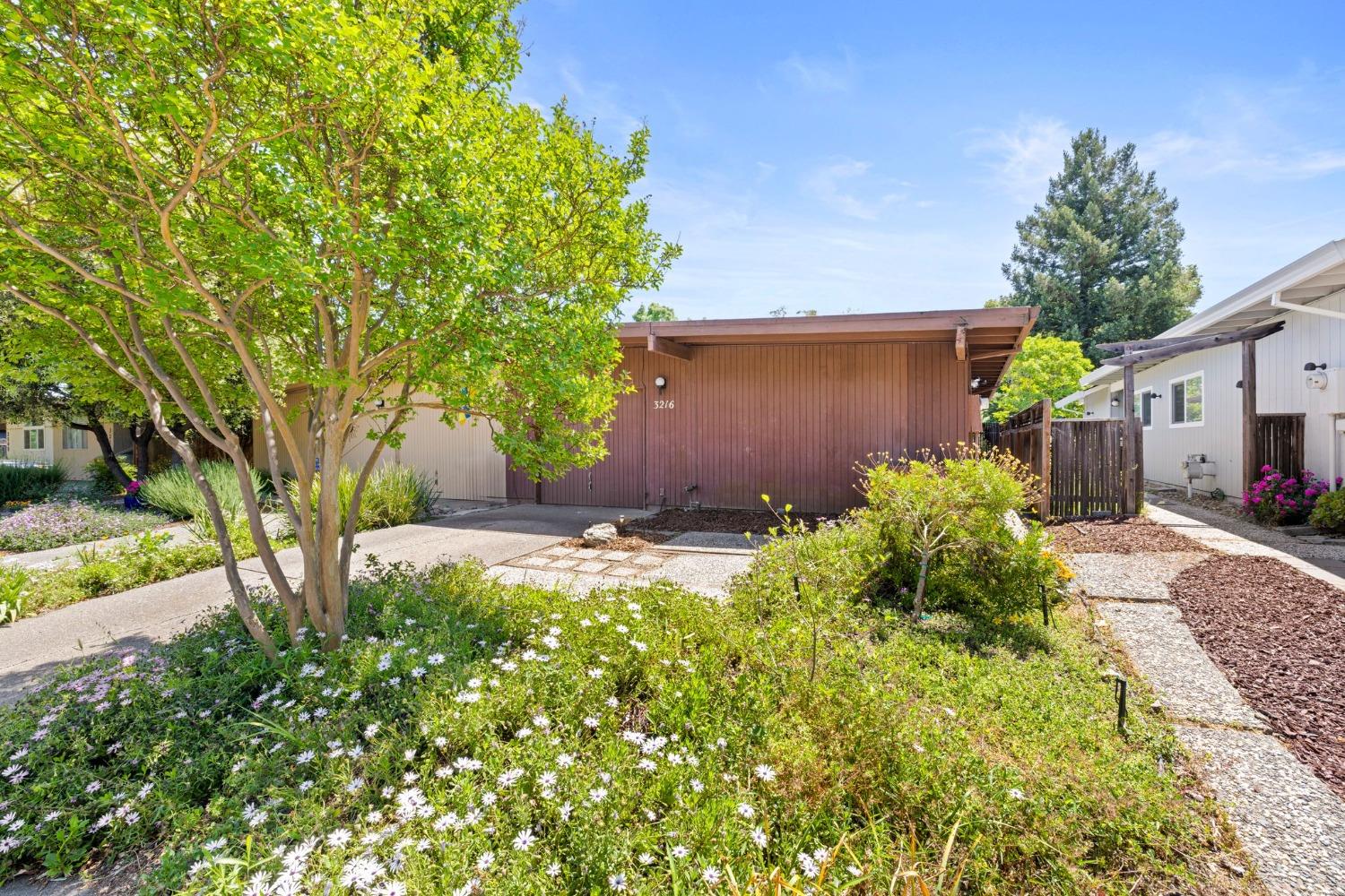 Detail Gallery Image 2 of 65 For 3216 Trawler, Davis,  CA 95616 - 2 Beds | 1/1 Baths