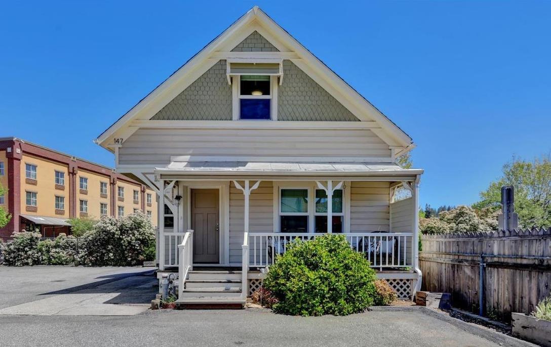 Detail Gallery Image 1 of 81 For 147 South Auburn St, Grass Valley,  CA 95945 - – Beds | – Baths