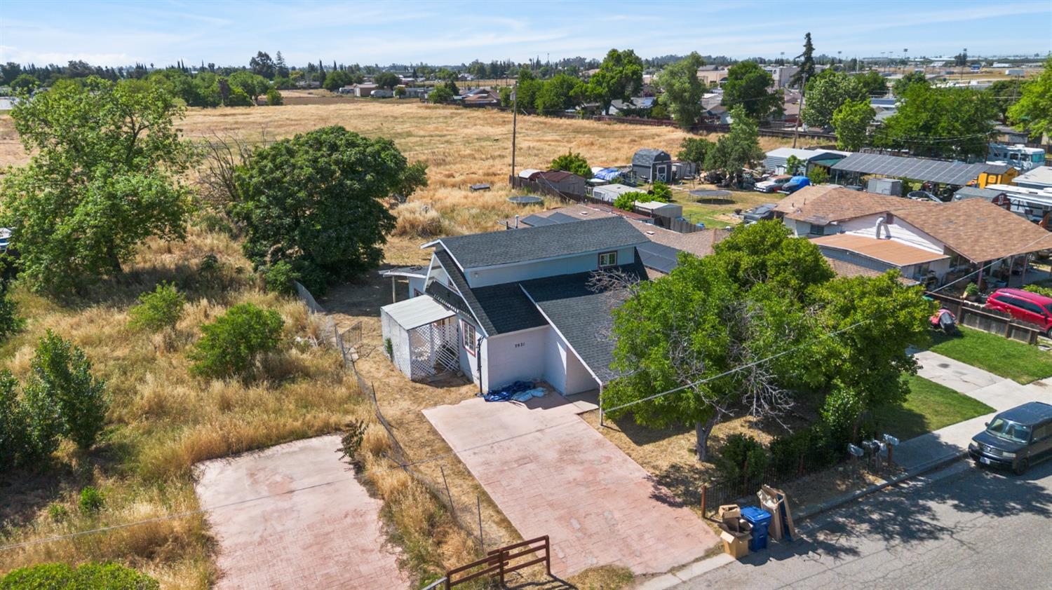 Detail Gallery Image 32 of 41 For 2931 Elm Ave, Merced,  CA 95348 - 3 Beds | 3 Baths