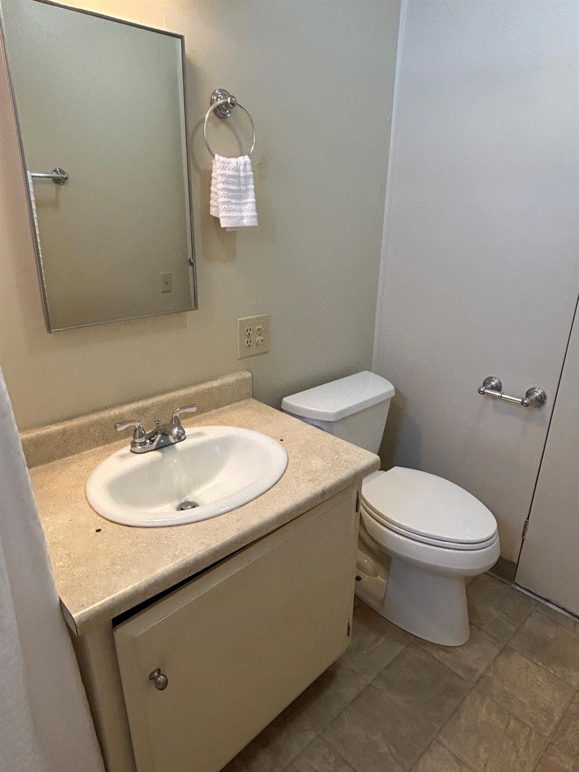 Detail Gallery Image 17 of 40 For 6616 Capital Dr 81, Sacramento,  CA 95828 - 2 Beds | 2 Baths