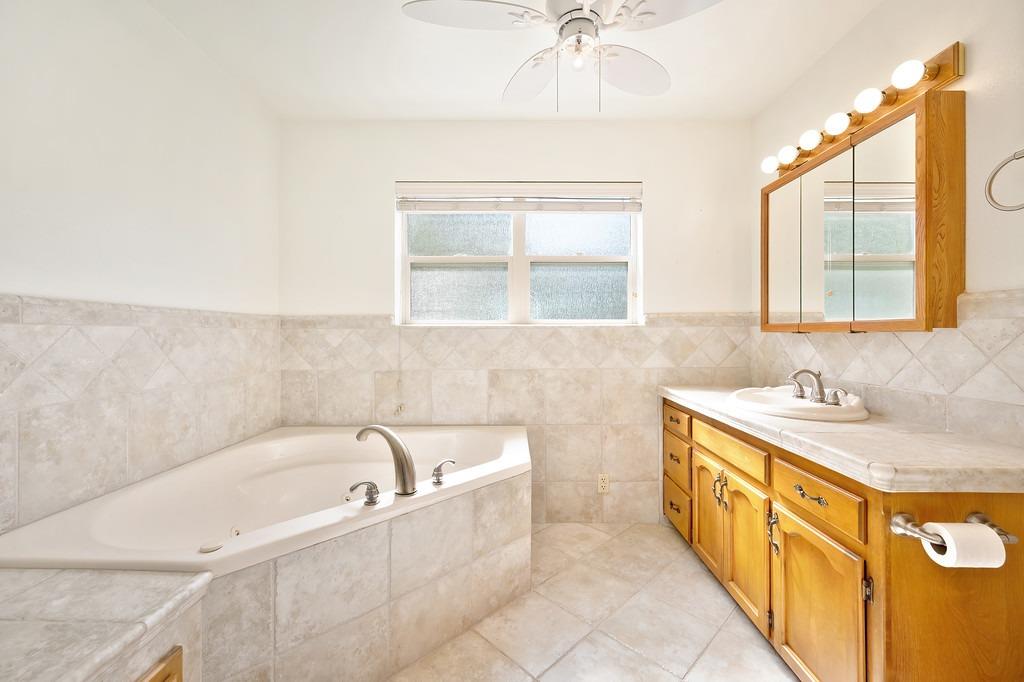 Detail Gallery Image 42 of 68 For 74 Greenbrier Dr, Oroville,  CA 95966 - 3 Beds | 3 Baths
