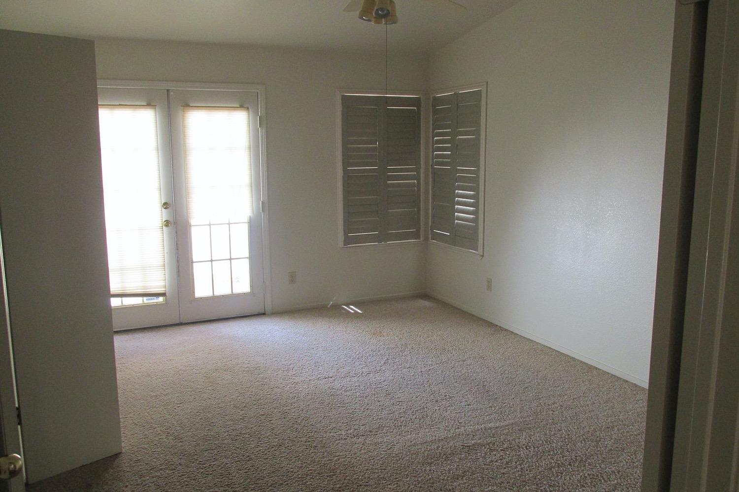 Detail Gallery Image 7 of 10 For 5920 Silver Shadow Cir, Sacramento,  CA 95823 - 3 Beds | 2 Baths