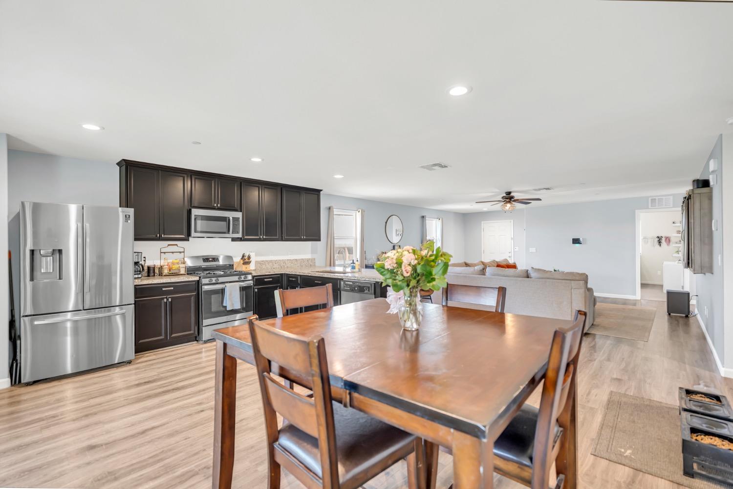 Detail Gallery Image 11 of 42 For 1096 Sierra Bluff St, Plumas Lake,  CA 95961 - 3 Beds | 2 Baths