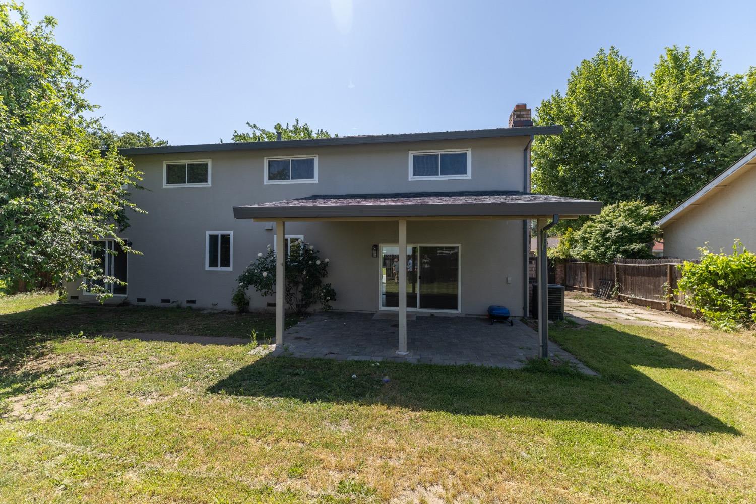 Detail Gallery Image 4 of 19 For 2200 El Cejo Cir, Rancho Cordova,  CA 95670 - 5 Beds | 2/1 Baths