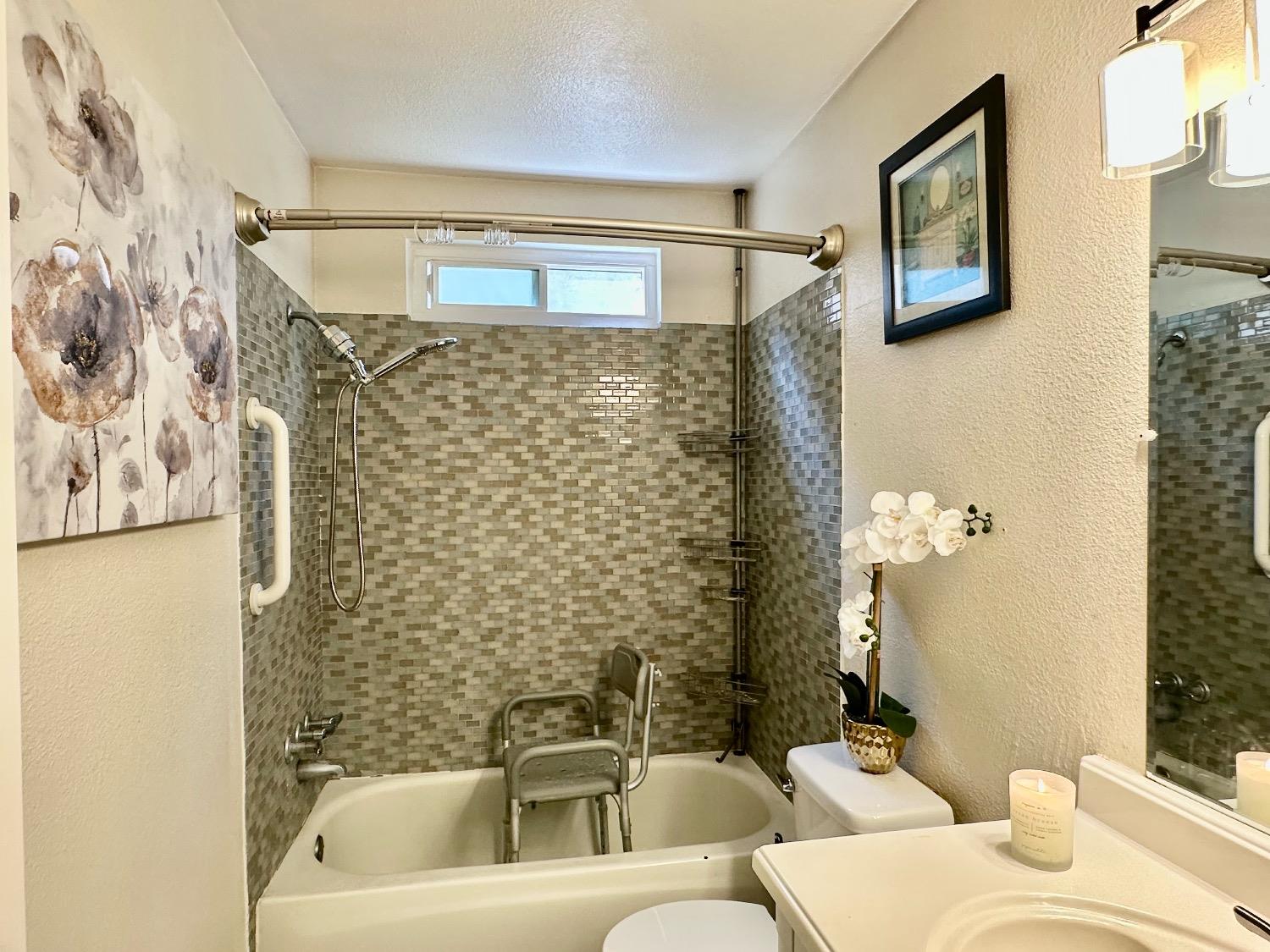 Detail Gallery Image 19 of 24 For 1833 Reisling Dr, Lodi,  CA 95240 - 4 Beds | 2 Baths