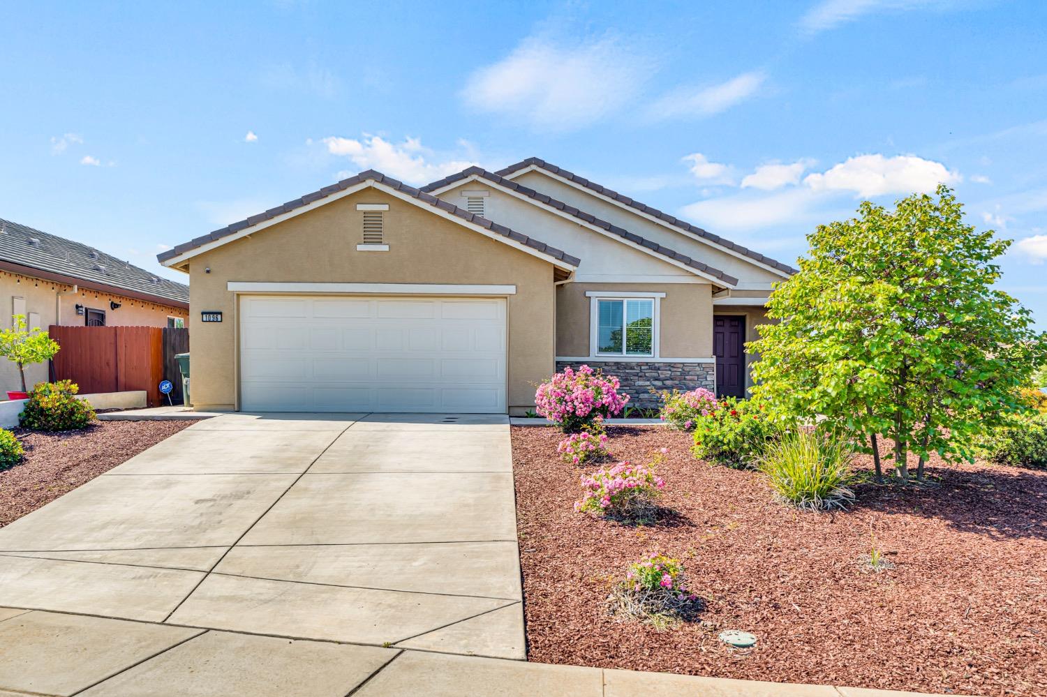 Detail Gallery Image 1 of 42 For 1096 Sierra Bluff St, Plumas Lake,  CA 95961 - 3 Beds | 2 Baths