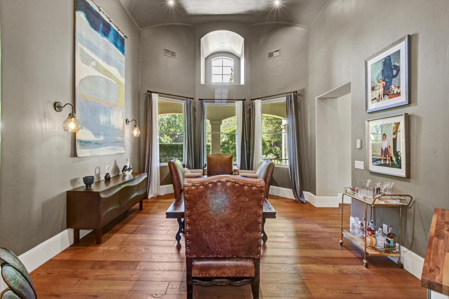 Detail Gallery Image 15 of 81 For 5011 Jardin Ln, Carmichael,  CA 95608 - 4 Beds | 4 Baths