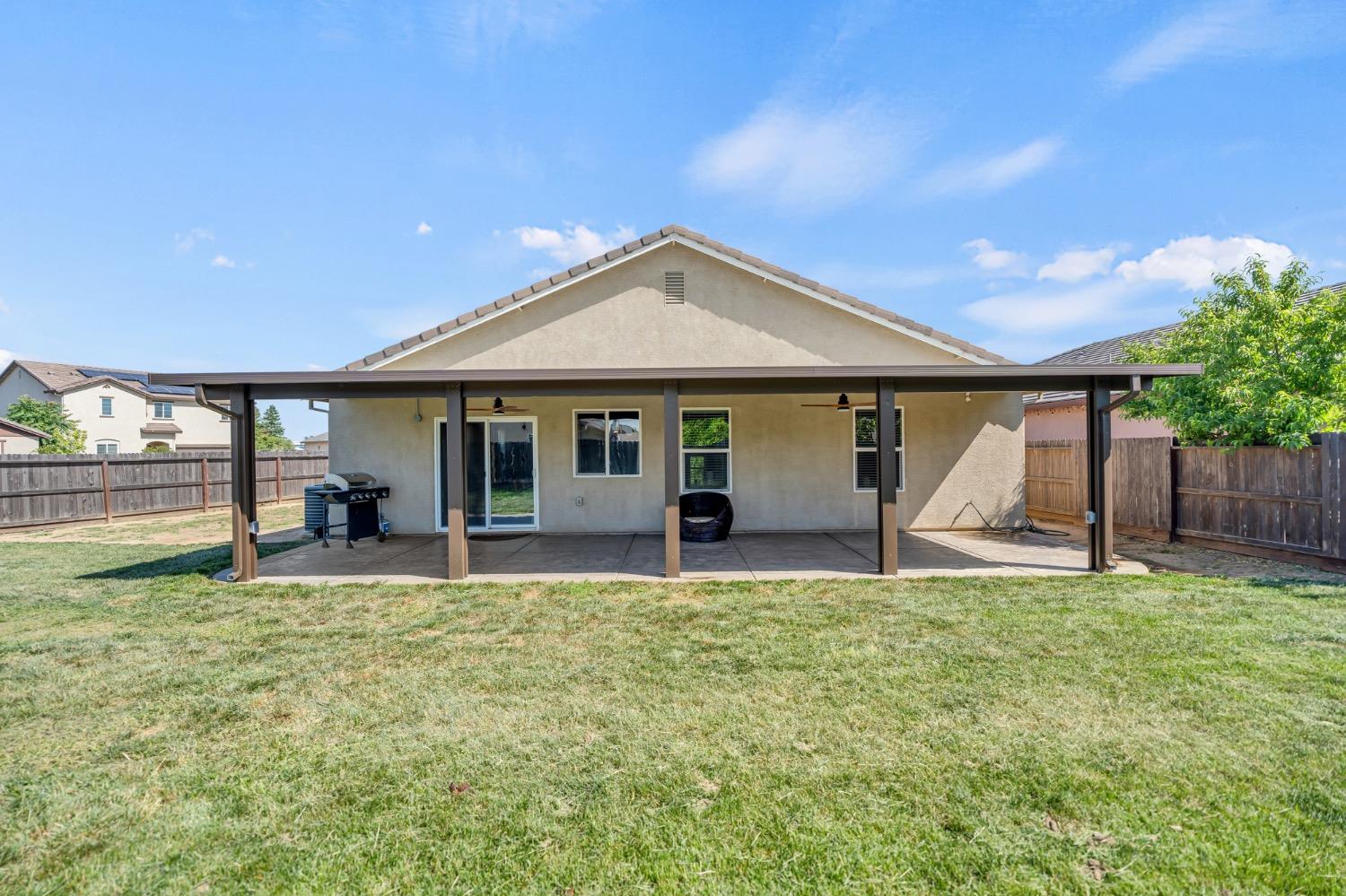 Detail Gallery Image 32 of 42 For 1096 Sierra Bluff St, Plumas Lake,  CA 95961 - 3 Beds | 2 Baths