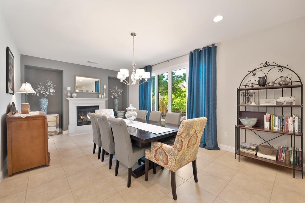Detail Gallery Image 6 of 44 For 2425 Rockrose Cir, Roseville,  CA 95747 - 4 Beds | 3 Baths