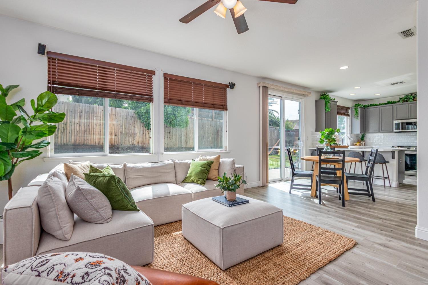 Detail Gallery Image 17 of 33 For 9090 Piazza Ct, Elk Grove,  CA 95624 - 4 Beds | 2/1 Baths