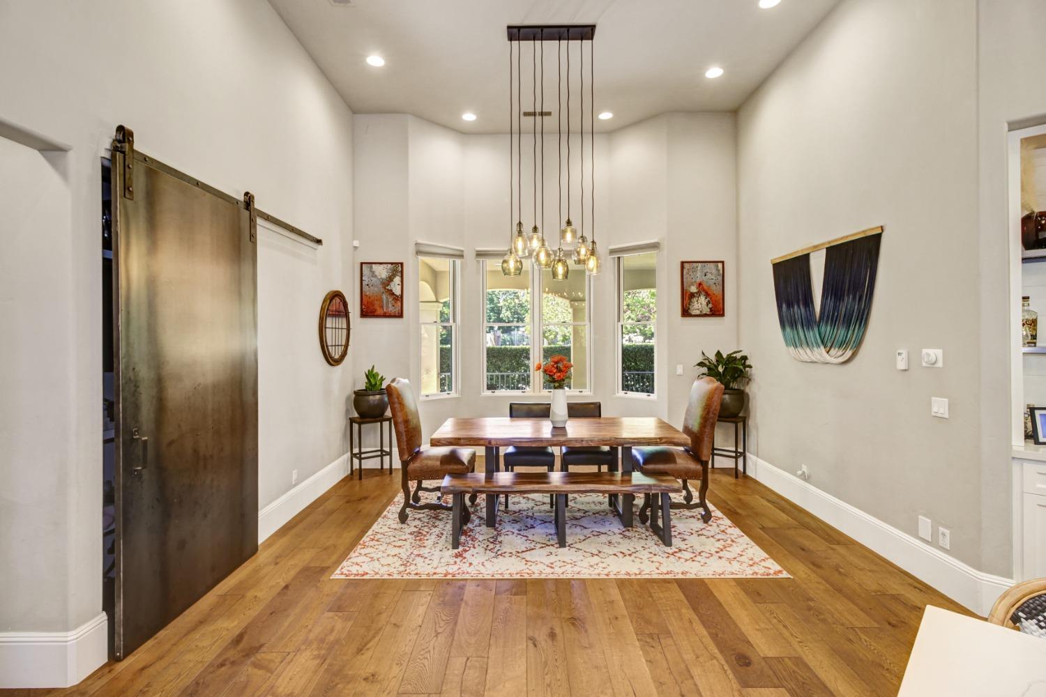 Detail Gallery Image 10 of 81 For 5011 Jardin Ln, Carmichael,  CA 95608 - 4 Beds | 4 Baths