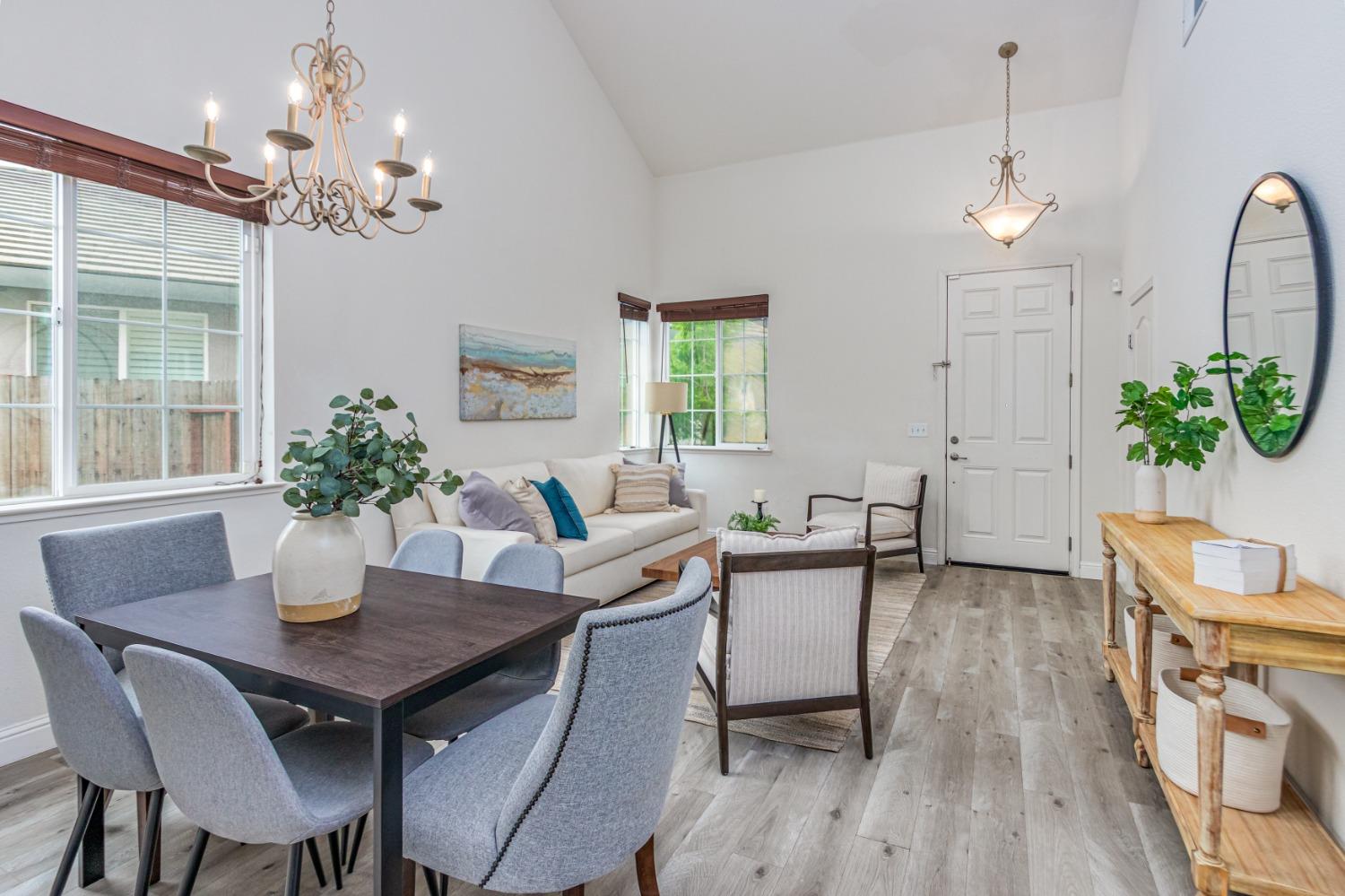 Detail Gallery Image 4 of 33 For 9090 Piazza Ct, Elk Grove,  CA 95624 - 4 Beds | 2/1 Baths