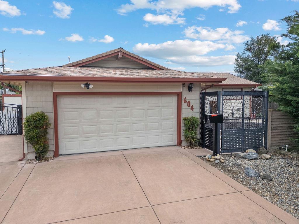 Detail Gallery Image 4 of 50 For 604 San Miguel Ave, Stockton,  CA 95210 - 3 Beds | 2 Baths