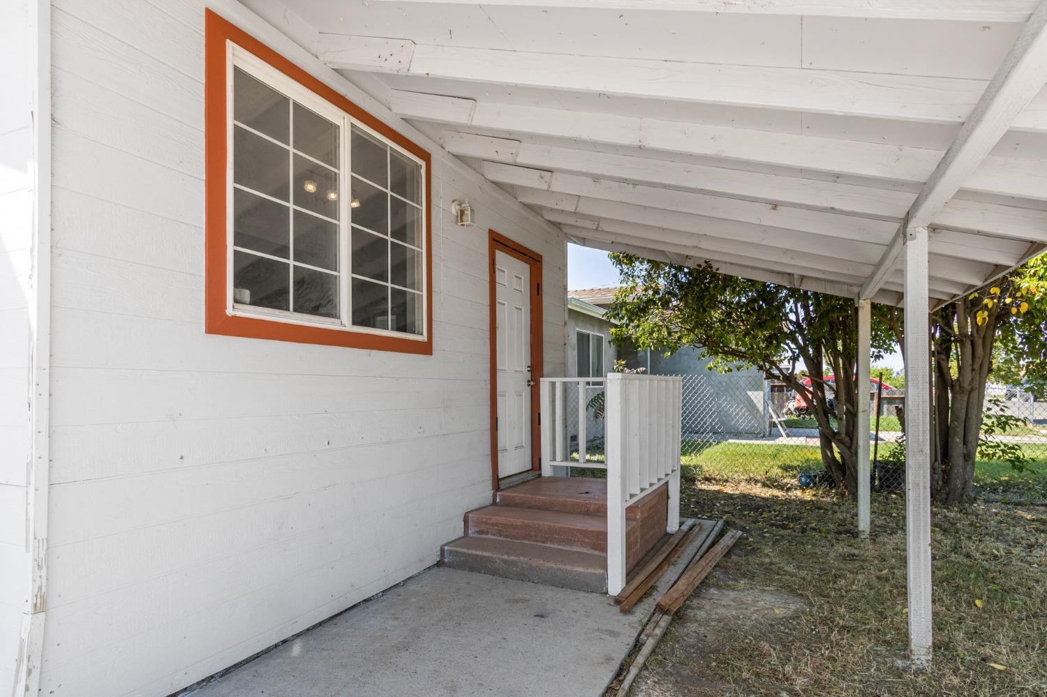 Detail Gallery Image 2 of 41 For 2931 Elm Ave, Merced,  CA 95348 - 3 Beds | 3 Baths