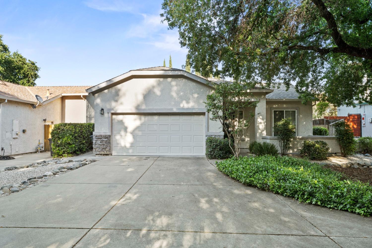 Detail Gallery Image 1 of 32 For 6222 Virk Ln, Citrus Heights,  CA 95621 - 2 Beds | 2 Baths