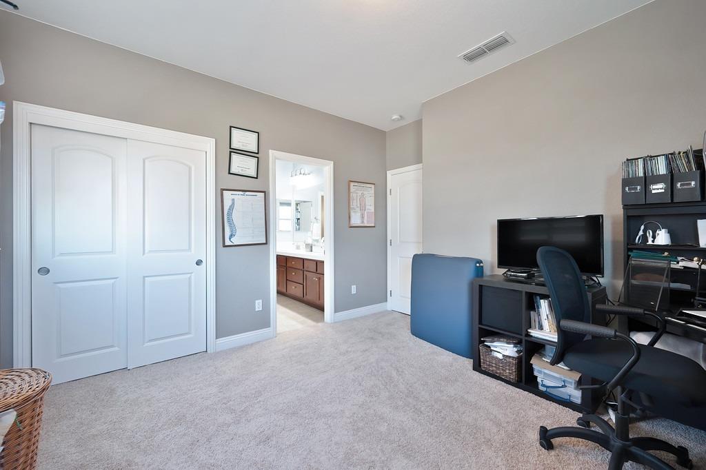 Detail Gallery Image 21 of 44 For 2425 Rockrose Cir, Roseville,  CA 95747 - 4 Beds | 3 Baths