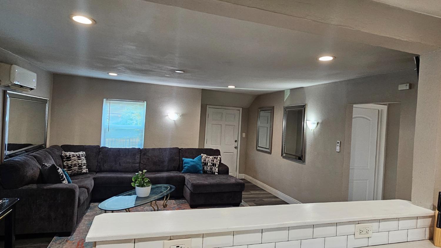 Detail Gallery Image 22 of 24 For 4725 Parker Ave, Sacramento,  CA 95820 - 2 Beds | 1 Baths