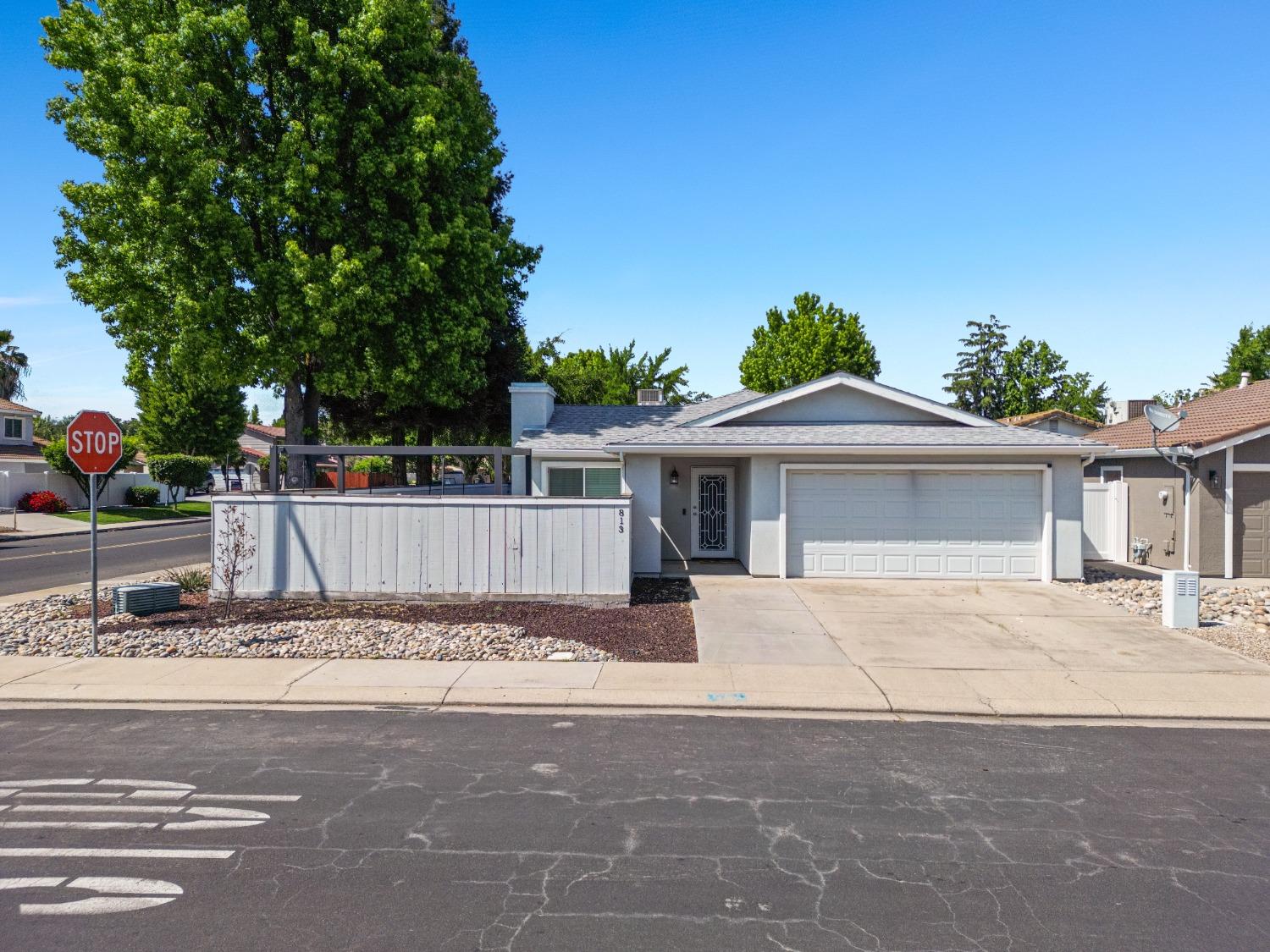 Detail Gallery Image 2 of 52 For 813 St Helena Pl, Modesto,  CA 95356 - 2 Beds | 2 Baths