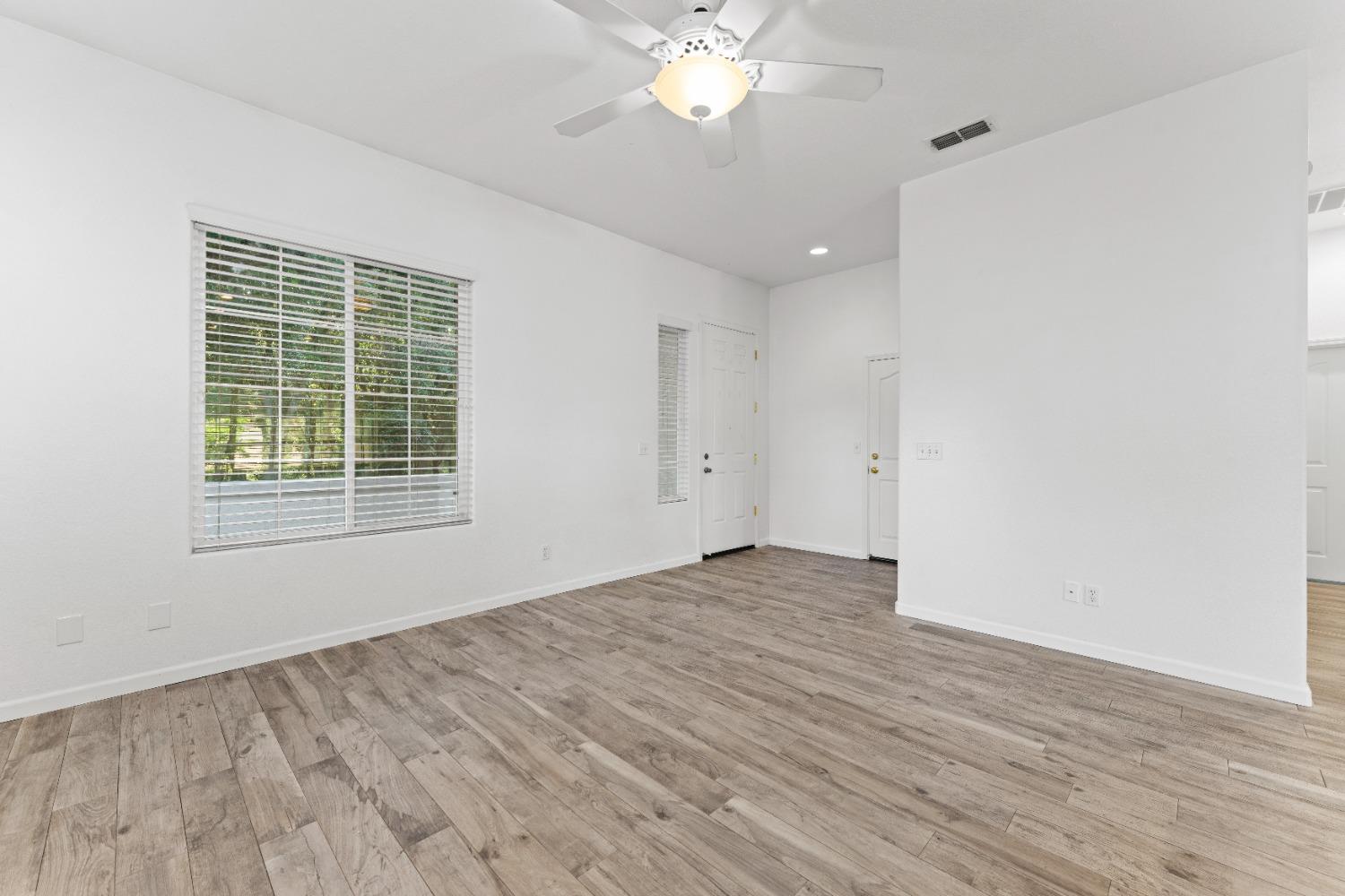 Detail Gallery Image 12 of 32 For 6222 Virk Ln, Citrus Heights,  CA 95621 - 2 Beds | 2 Baths