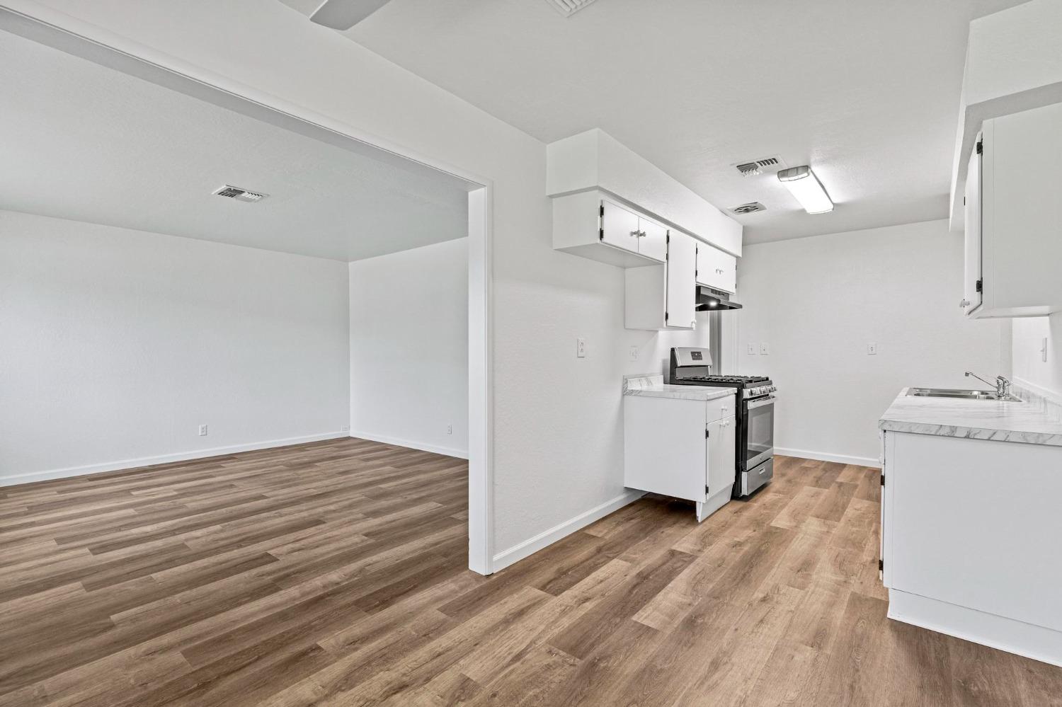Detail Gallery Image 10 of 31 For 1340 Phillips Rd, Yuba City,  CA 95991 - 3 Beds | 2 Baths