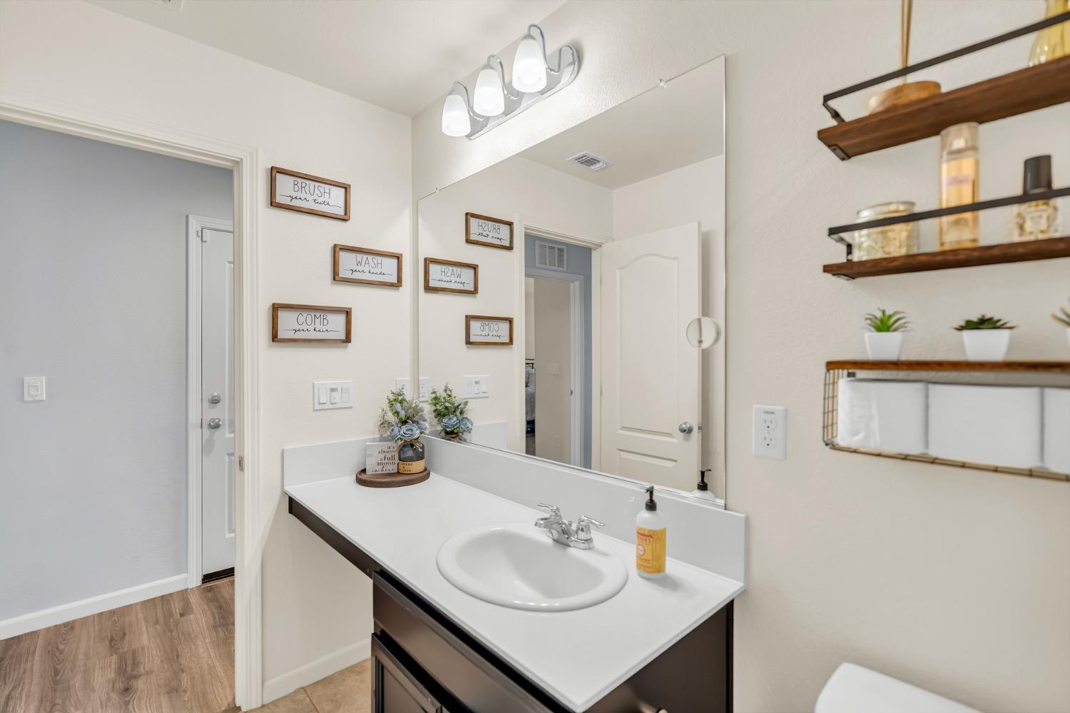 Detail Gallery Image 26 of 42 For 1096 Sierra Bluff St, Plumas Lake,  CA 95961 - 3 Beds | 2 Baths