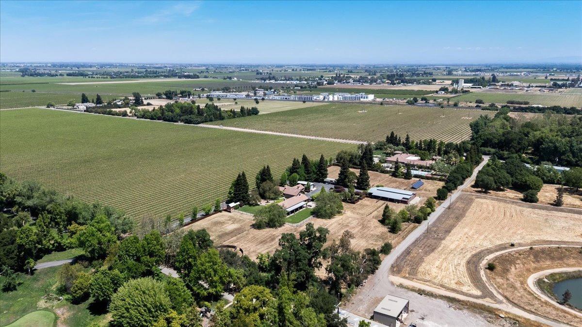 Detail Gallery Image 91 of 95 For 18879 Hidden Lakes Ln, Acampo,  CA 95220 - 3 Beds | 3/2 Baths