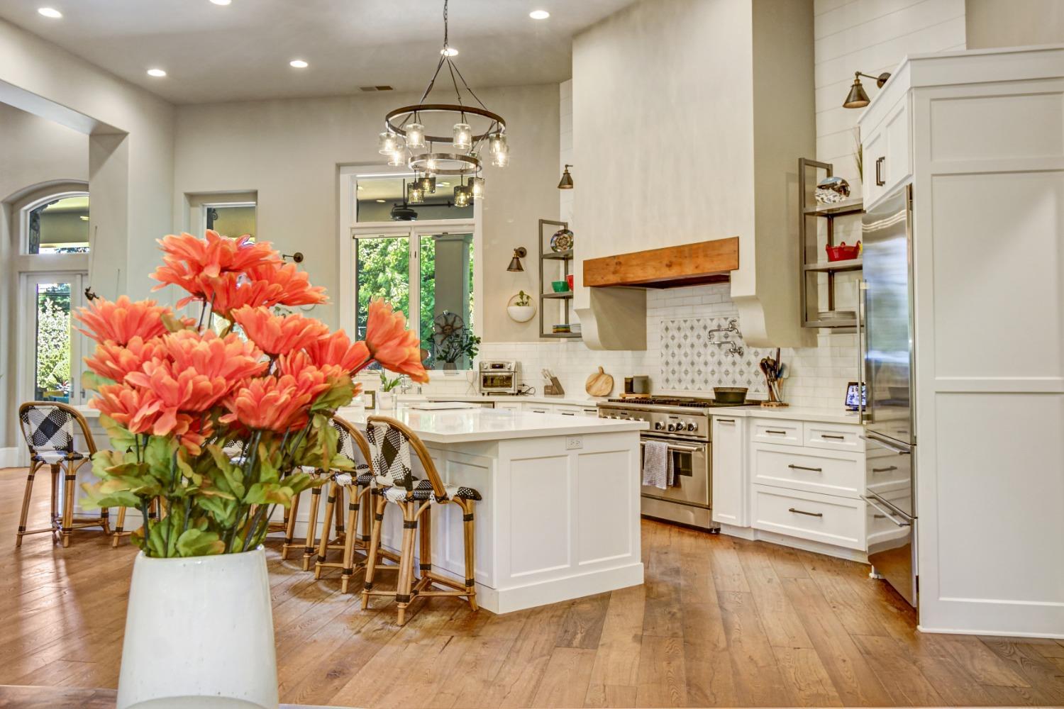 Detail Gallery Image 6 of 81 For 5011 Jardin Ln, Carmichael,  CA 95608 - 4 Beds | 4 Baths