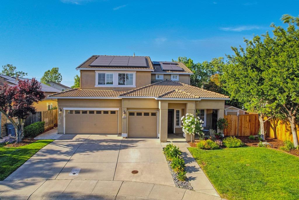 Detail Gallery Image 1 of 63 For 2725 Henri Ct, Davis,  CA 95618 - 5 Beds | 2/1 Baths