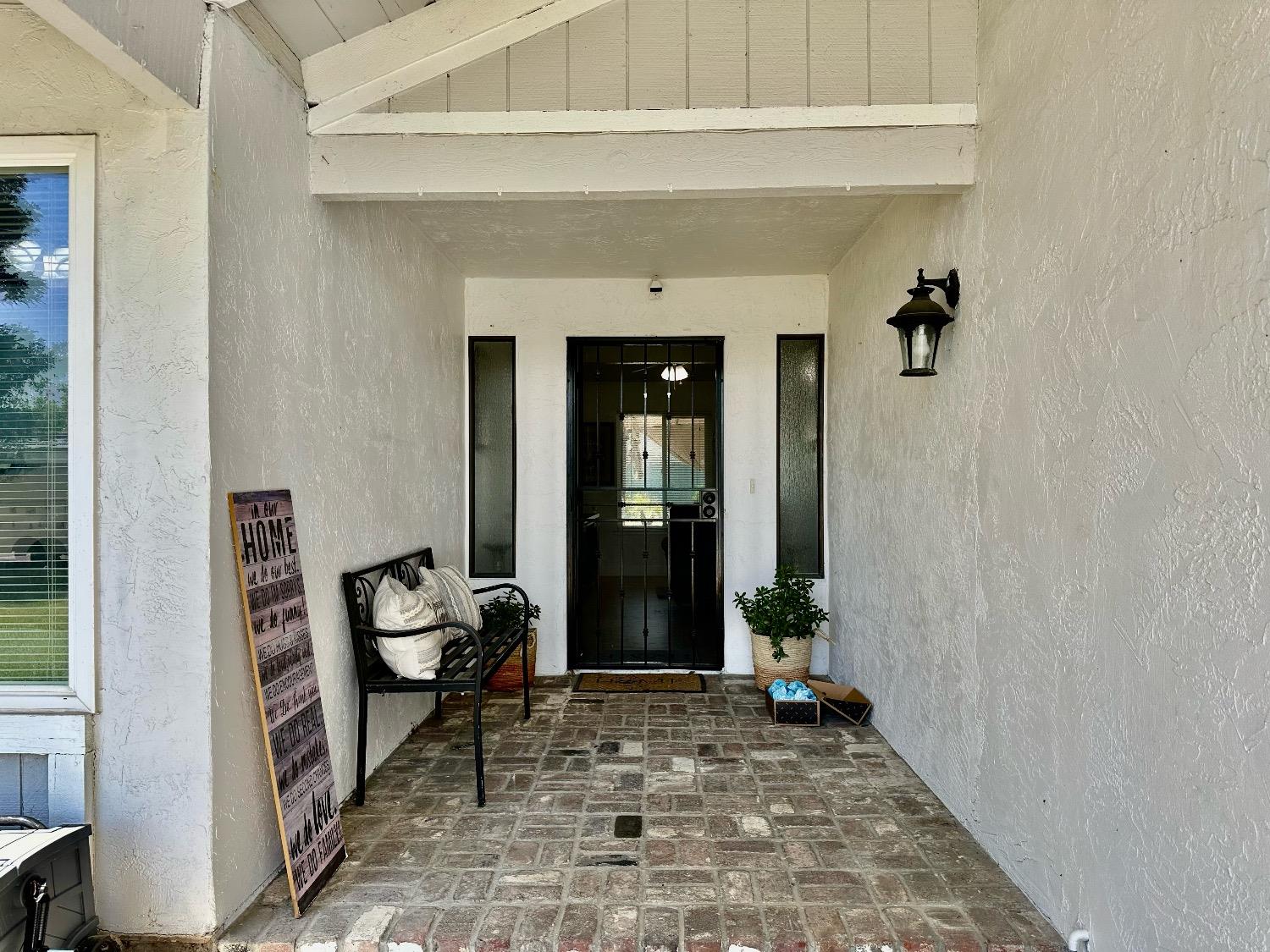 Detail Gallery Image 4 of 24 For 1833 Reisling Dr, Lodi,  CA 95240 - 4 Beds | 2 Baths