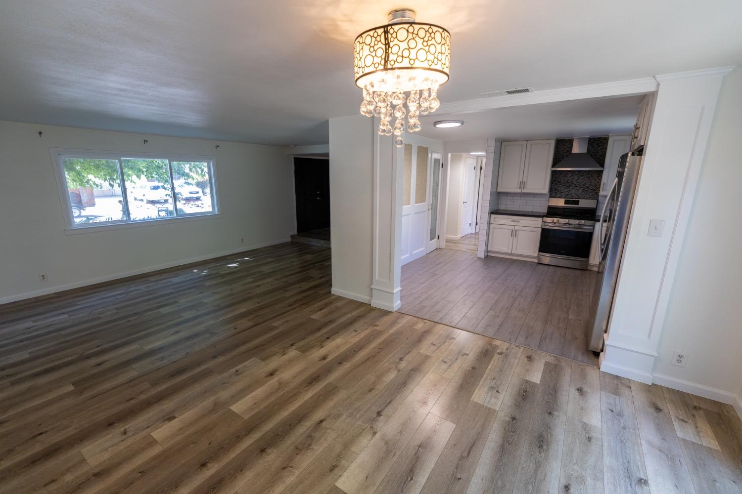 Detail Gallery Image 9 of 19 For 2200 El Cejo Cir, Rancho Cordova,  CA 95670 - 5 Beds | 2/1 Baths