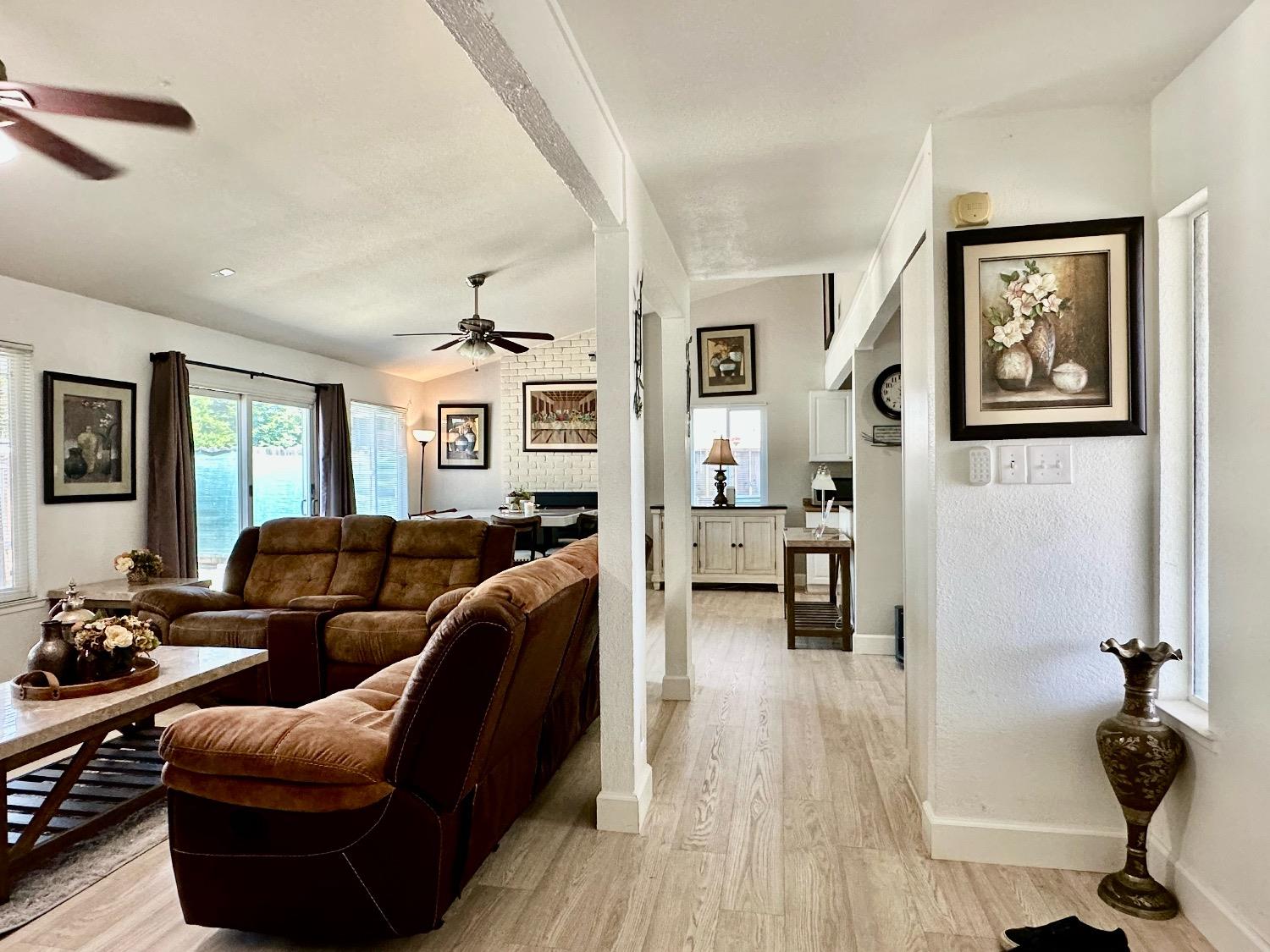Detail Gallery Image 5 of 24 For 1833 Reisling Dr, Lodi,  CA 95240 - 4 Beds | 2 Baths