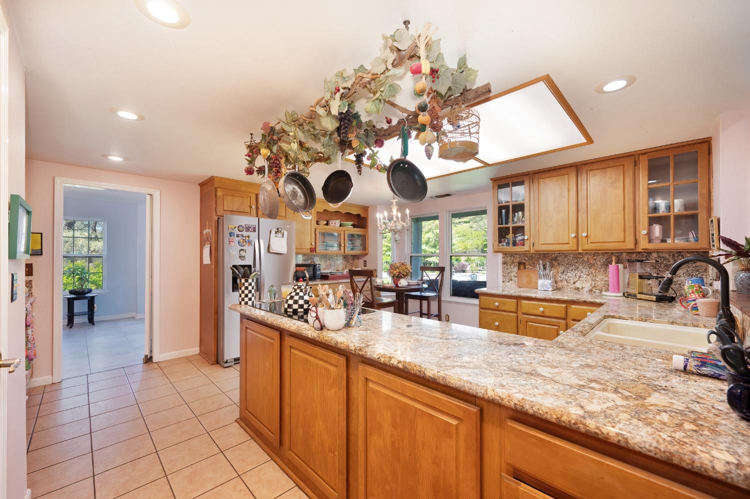 Detail Gallery Image 15 of 81 For 2601 Roundhill Cir, Placerville,  CA 95667 - 4 Beds | 3 Baths