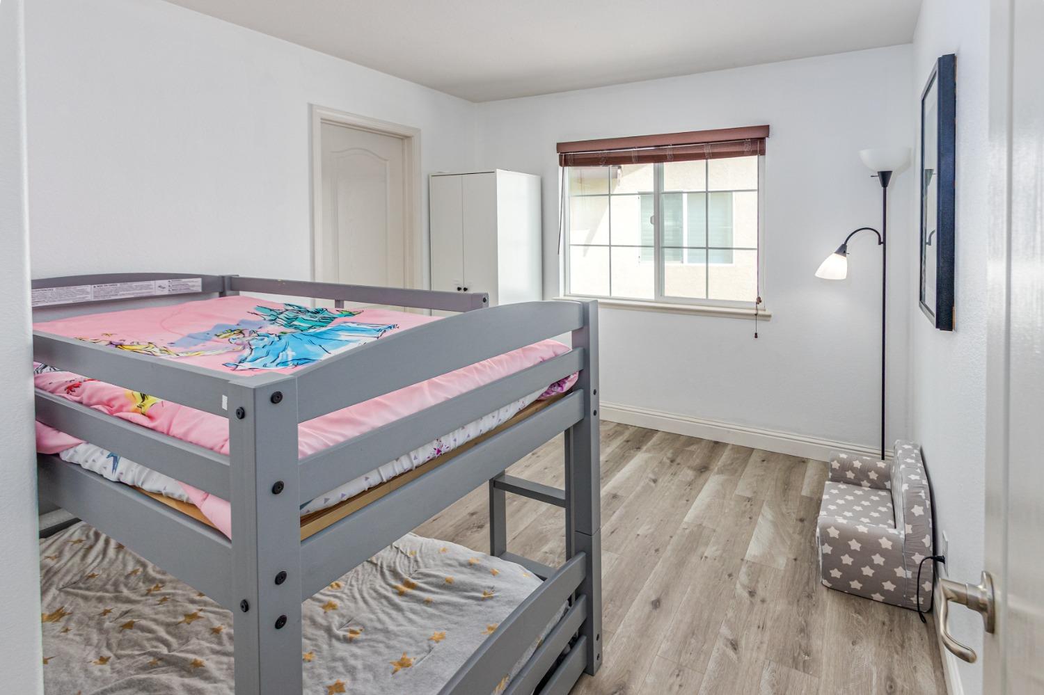 Detail Gallery Image 25 of 33 For 9090 Piazza Ct, Elk Grove,  CA 95624 - 4 Beds | 2/1 Baths