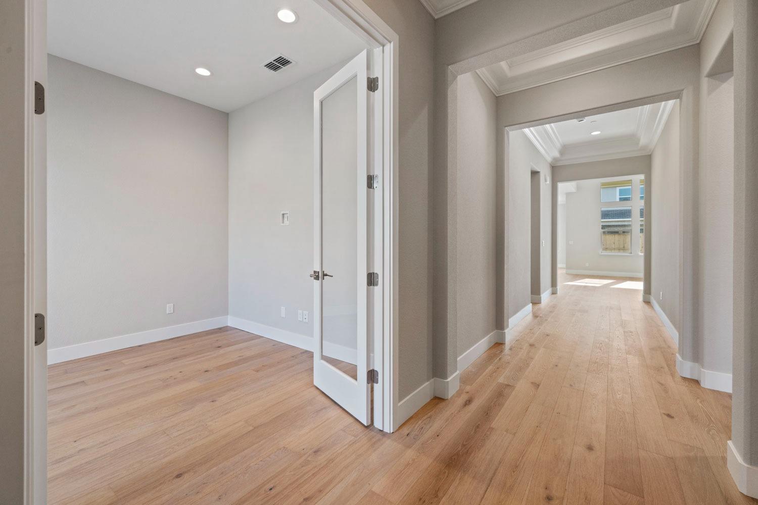 Detail Gallery Image 5 of 29 For 2932 Carrousel, Lodi,  CA 95242 - 3 Beds | 2/1 Baths