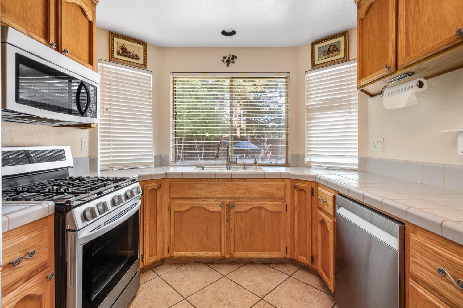 Detail Gallery Image 17 of 45 For 775 Vivian Dr, Livermore,  CA 94550 - 4 Beds | 3 Baths