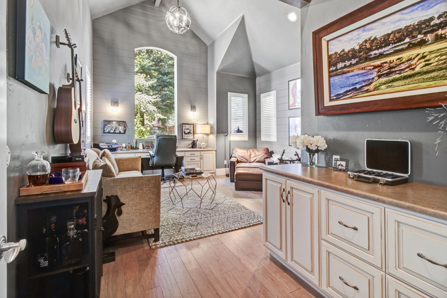 Detail Gallery Image 26 of 81 For 5011 Jardin Ln, Carmichael,  CA 95608 - 4 Beds | 4 Baths