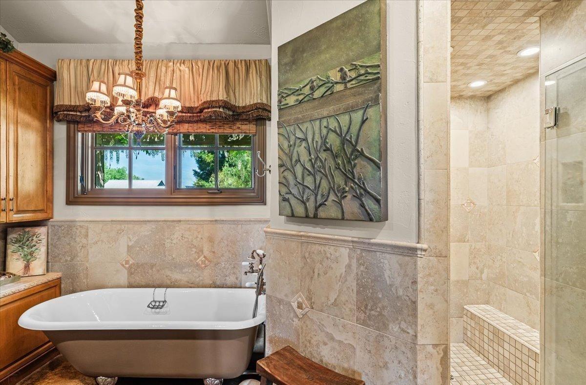 Detail Gallery Image 16 of 95 For 18879 Hidden Lakes Ln, Acampo,  CA 95220 - 3 Beds | 3/2 Baths