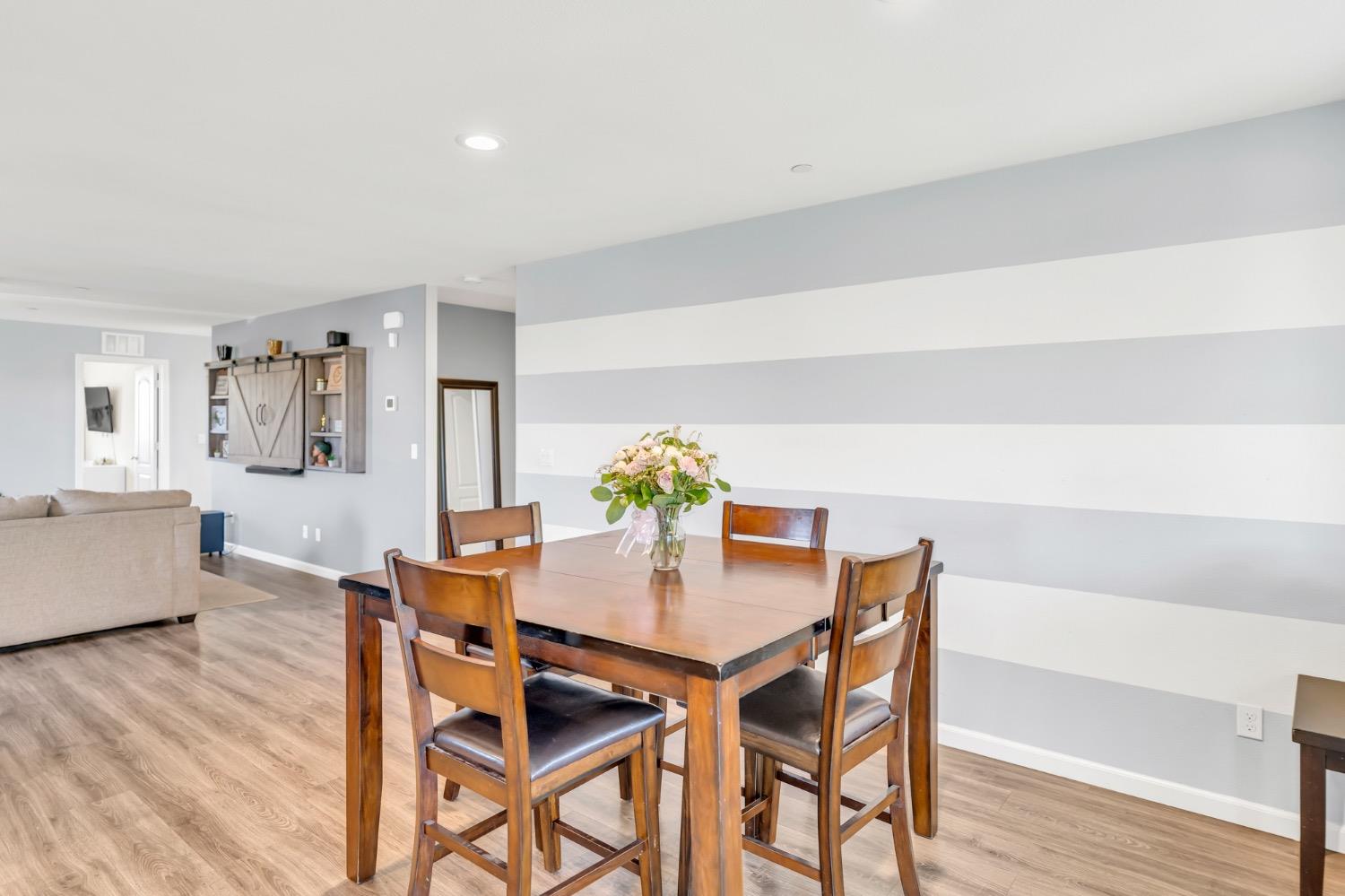 Detail Gallery Image 12 of 42 For 1096 Sierra Bluff St, Plumas Lake,  CA 95961 - 3 Beds | 2 Baths