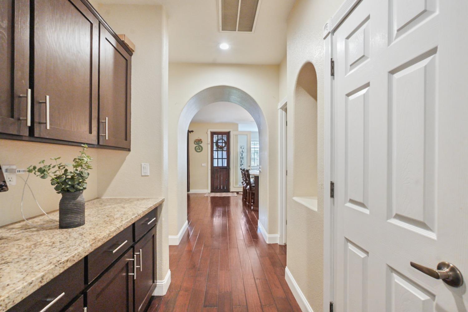 Detail Gallery Image 14 of 66 For 2881 Paseo Entrada Rd, Turlock,  CA 95382 - 4 Beds | 2/1 Baths