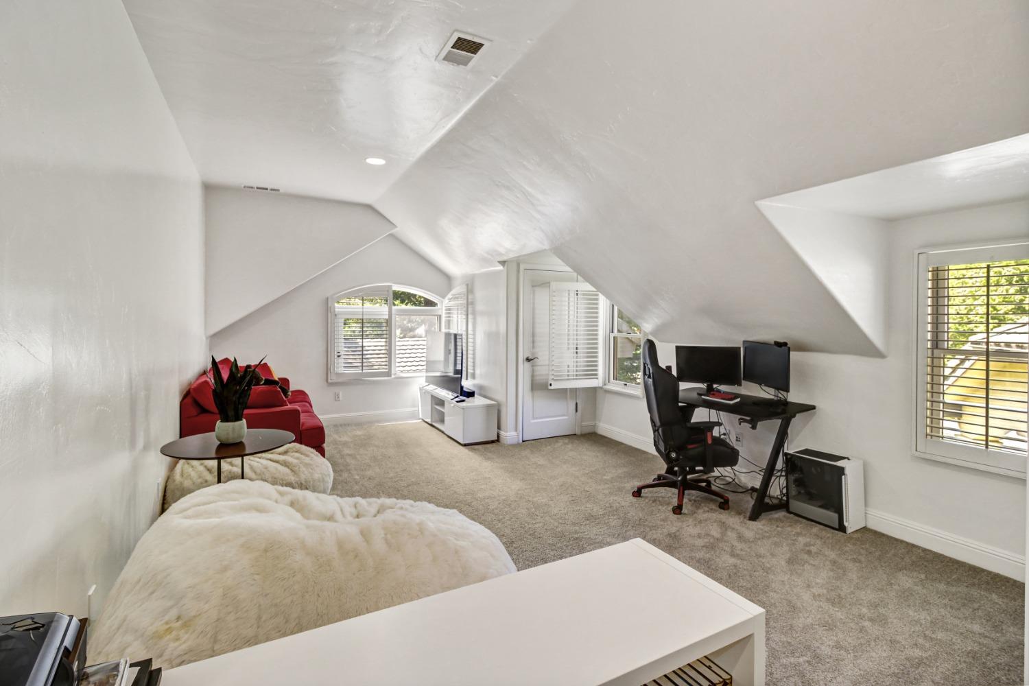 Detail Gallery Image 43 of 81 For 5011 Jardin Ln, Carmichael,  CA 95608 - 4 Beds | 4 Baths
