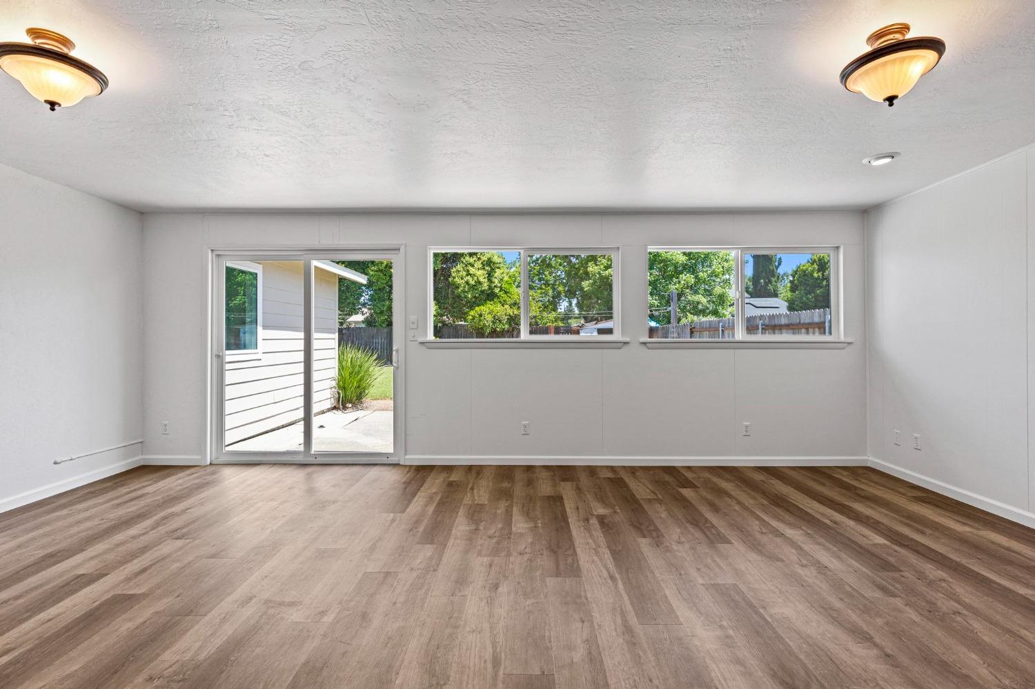 Detail Gallery Image 12 of 31 For 1340 Phillips Rd, Yuba City,  CA 95991 - 3 Beds | 2 Baths
