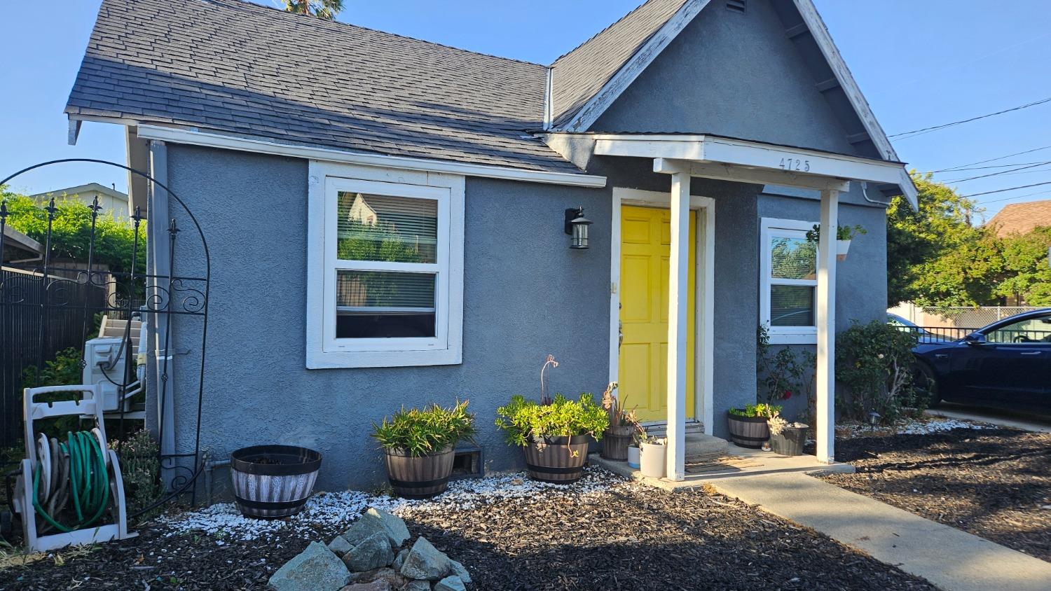 Detail Gallery Image 9 of 24 For 4725 Parker Ave, Sacramento,  CA 95820 - 2 Beds | 1 Baths