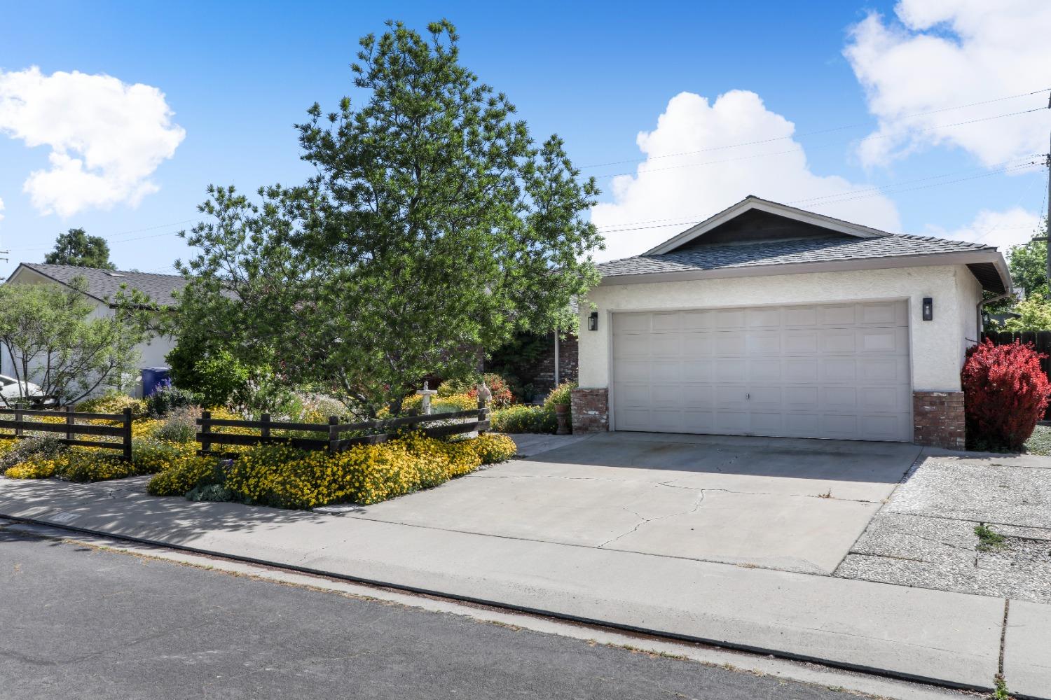 Detail Gallery Image 2 of 34 For 1304 Nelda Way, Modesto,  CA 95355 - 3 Beds | 2 Baths